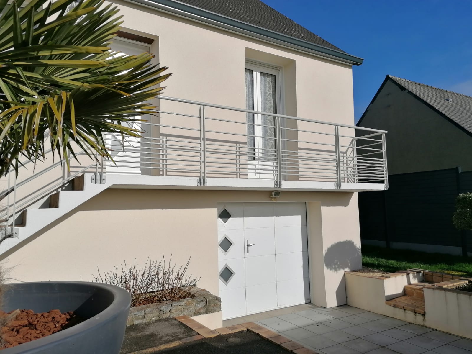 GARDE CORPS CONTEMPORAIN EN ACIER THERMO LAQUE